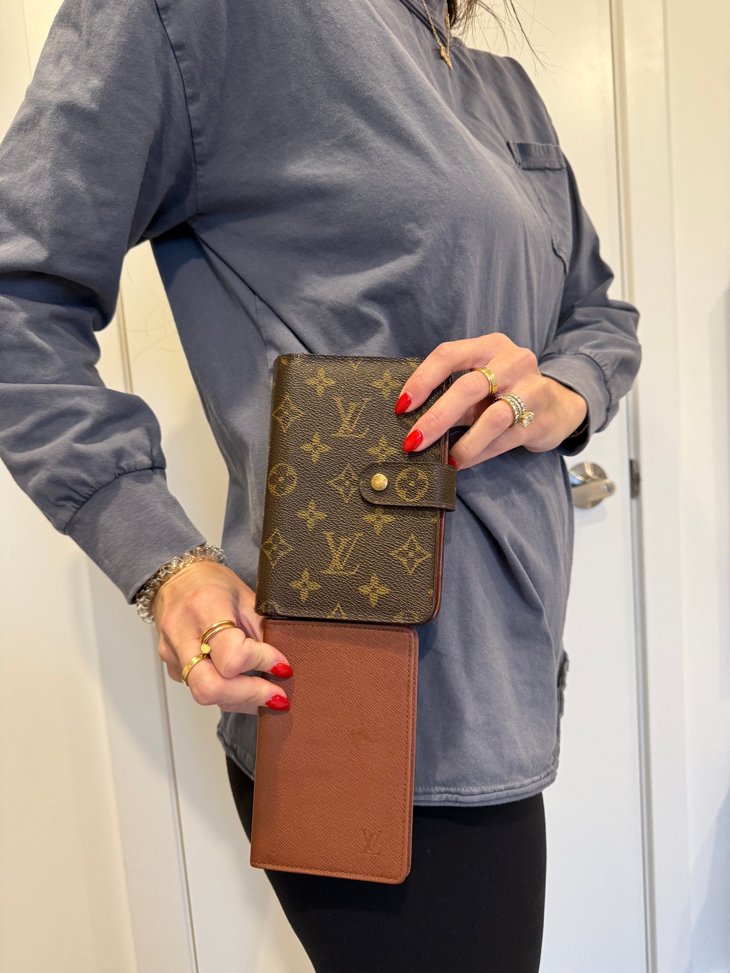 Louis Vuitton monogram passport unisex wallet with original lv cardholder and zipper coin pouch in pristine condition