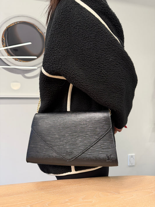 Louis Vuitton arts deco gm in epi black! Absolutely gorgeous condition inside and out! Fits phones wallets keys etc