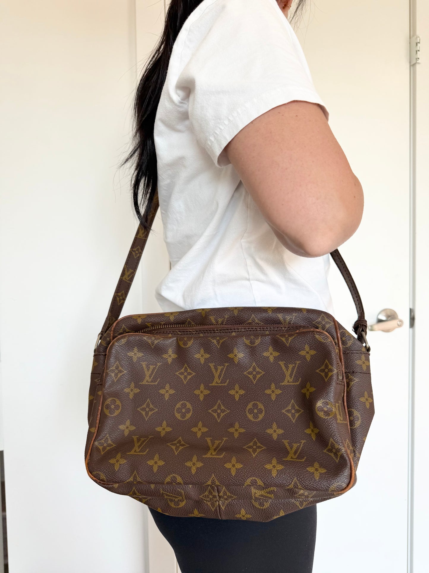 Louis Vuitton monogram unisex adjustable strap Nile in gorgeous condition