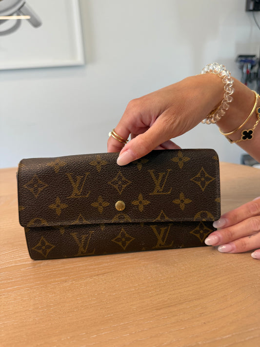 Louis Vuitton classic monogram Sarah wallet fits phones cards cash coins etc