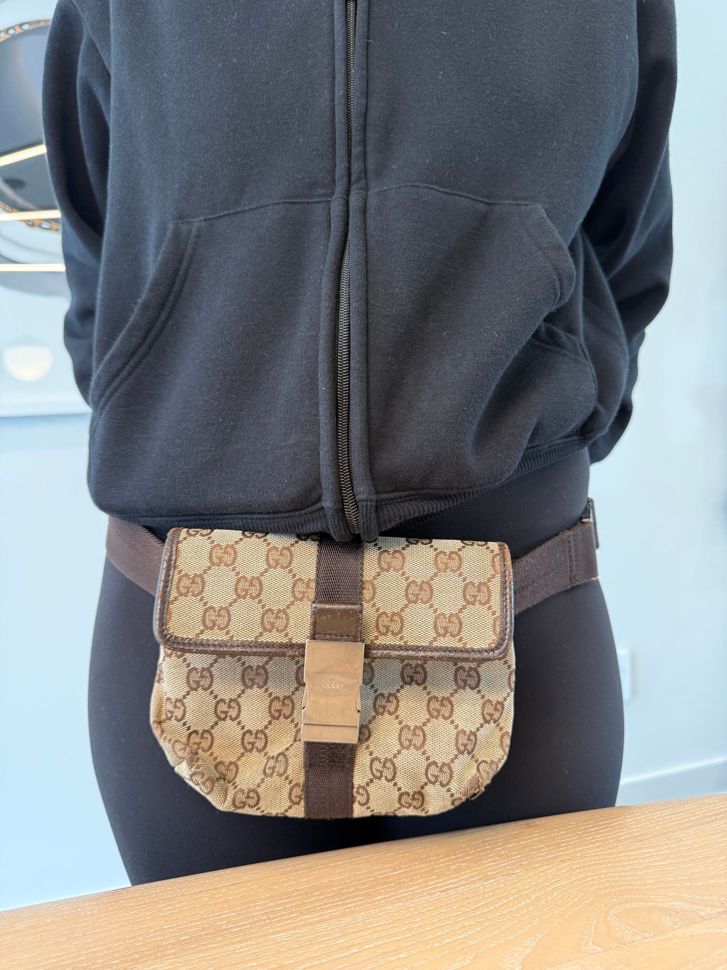 Rare Gucci Canvas adjustable strap unisex crossbody fannypack fits phones keys makeup cards etc
