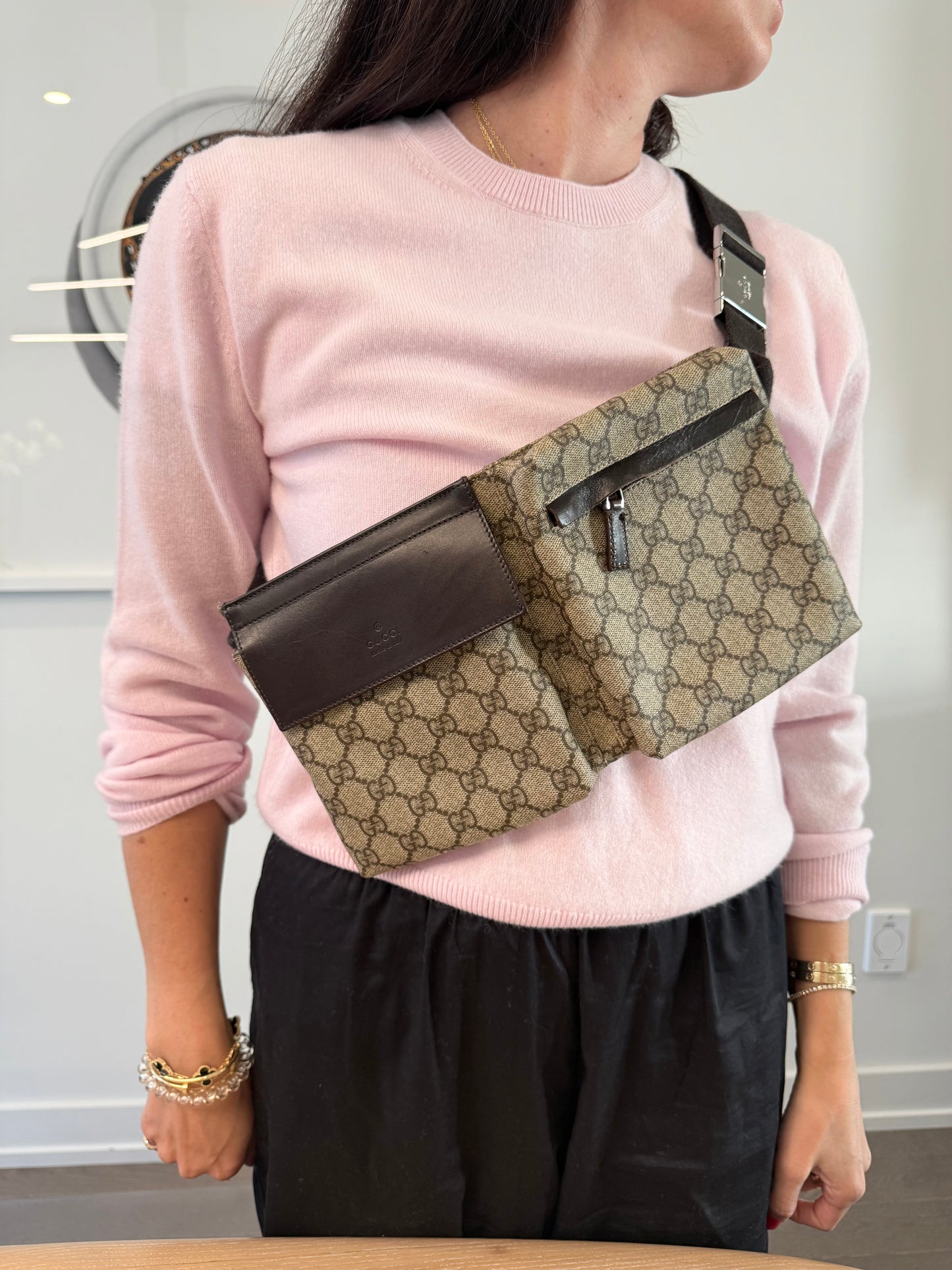 Gucci Supreme unisex adjustable strap heavy duty coated canvas crossbody fits phones keys etc with dustbag! Gorgeous condition