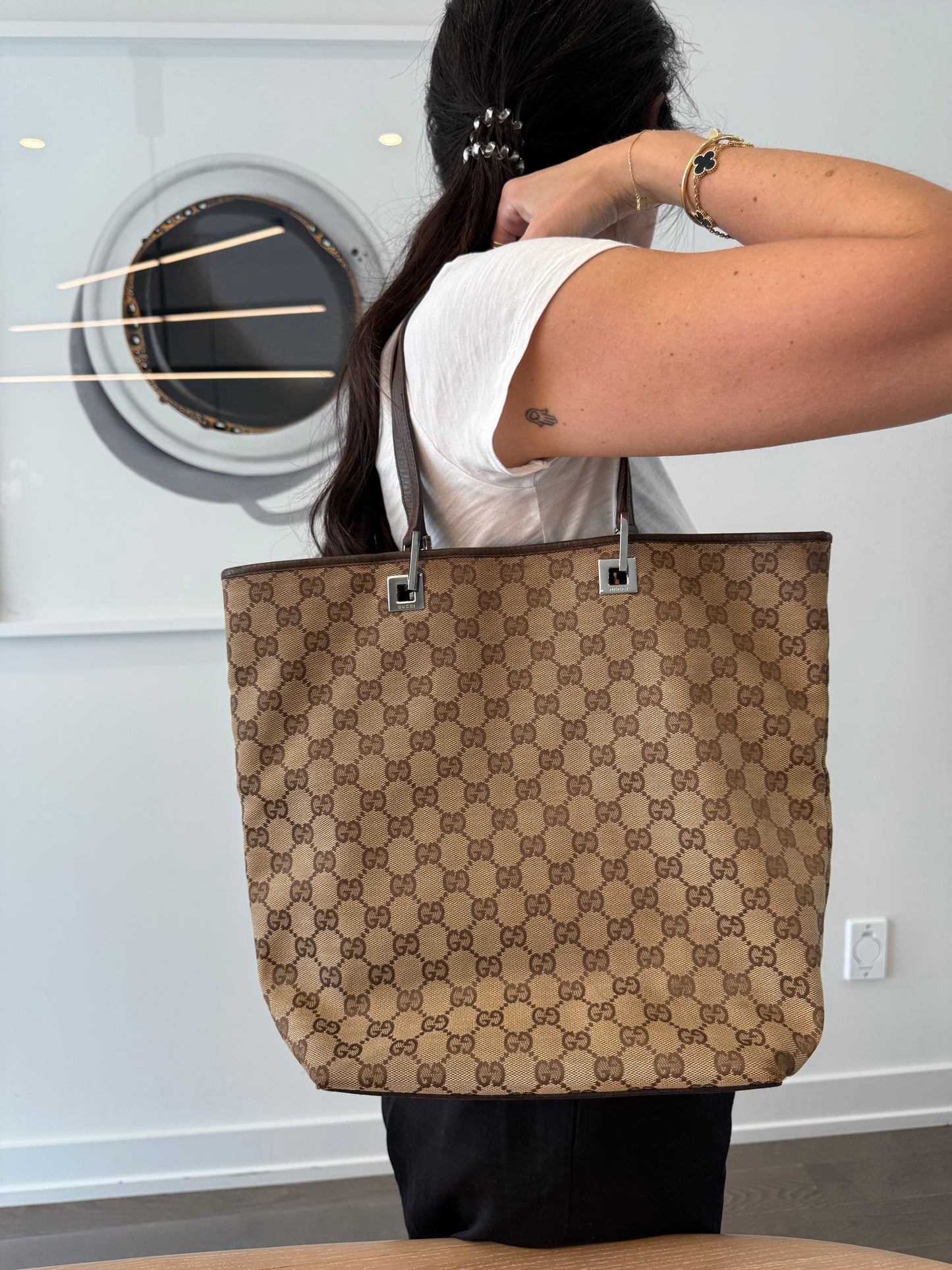 Rare Gucci classic shoulder tote fits laptops etc ! Gorgeous piece and cheap!