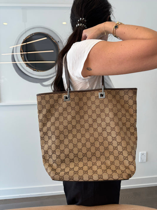 Rare Gucci classic shoulder tote fits laptops etc ! Gorgeous piece and cheap!