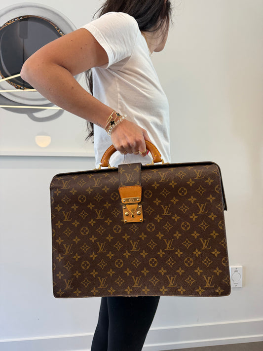Rare Louis Vuitton monogram trunk serviette briefcase ! In pristine condition fits all laptops and documents retail $1700 with original keys !