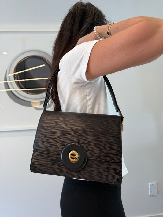 Louis Vuitton epi black/gold heavy duty adjustable strap cappicines shoulder crossbody bag! Fits a lot !