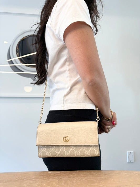 Rare Gucci supreme white/gold wallet xl with added strap and dustbag! Retail $935+ fits phone keys cards etc