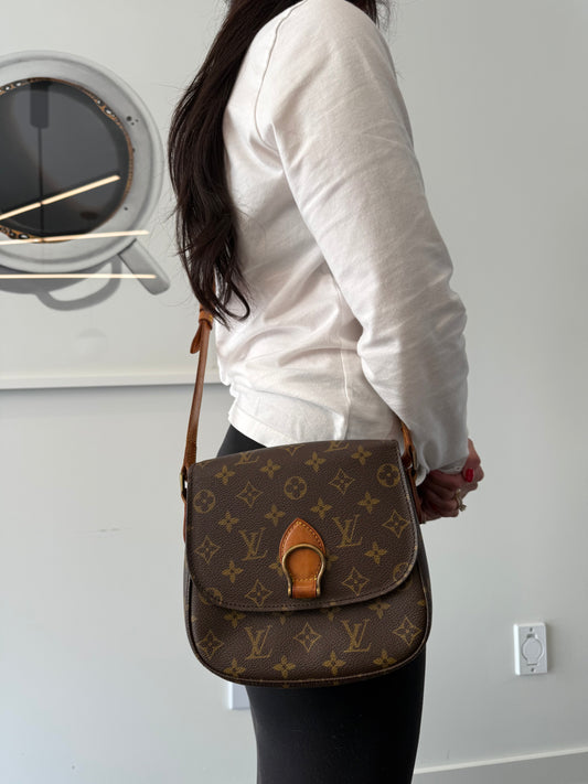 Rare Louis Vuitton Saint Cloud PM in the best condition I ever recieved her ! Adjustable strap crossbody fits phones keys wallets makeup etc