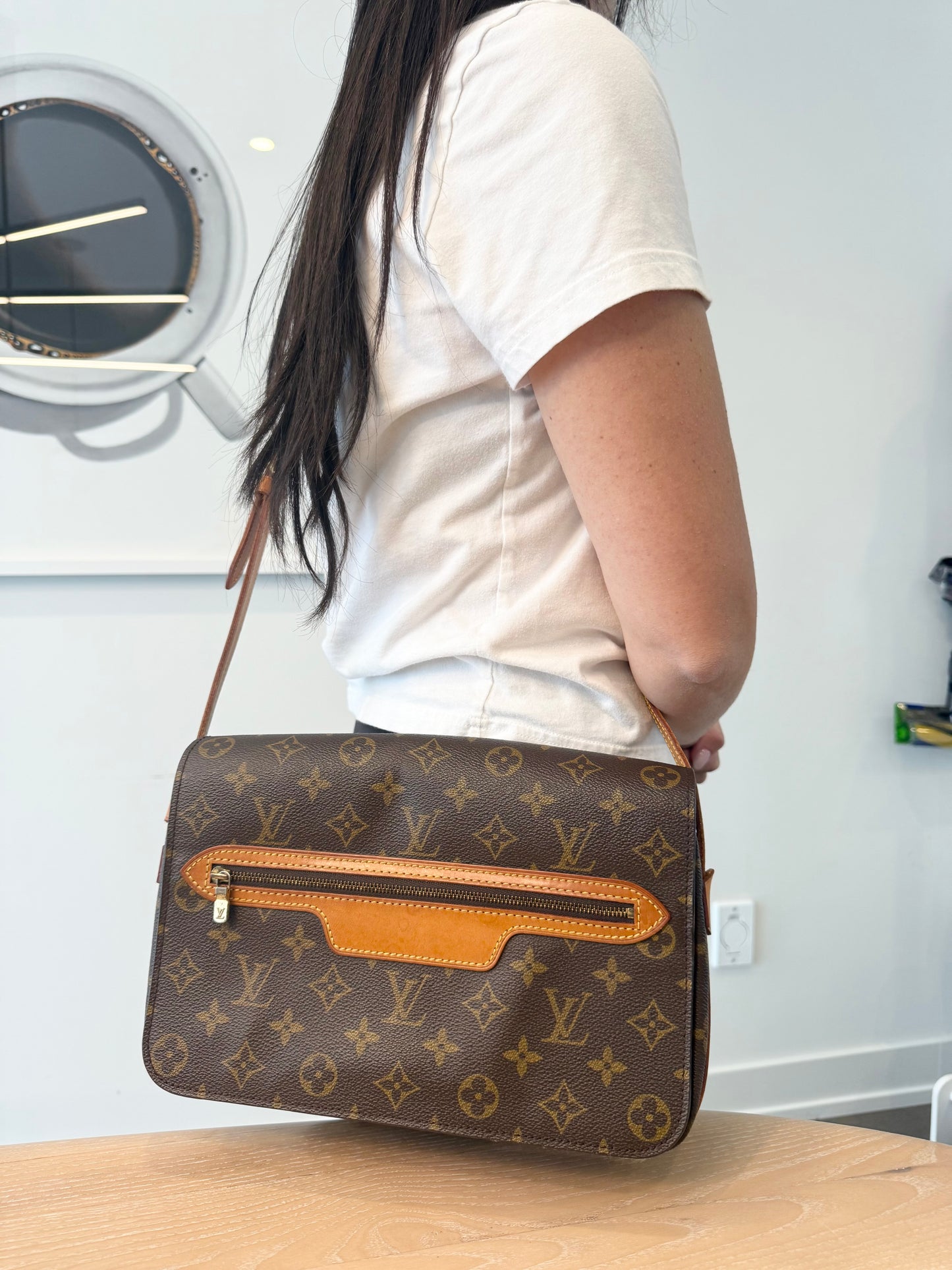 Louis Vuitton monogram adjustable strap senlis crossbody with dustbag in gorgeous condition!