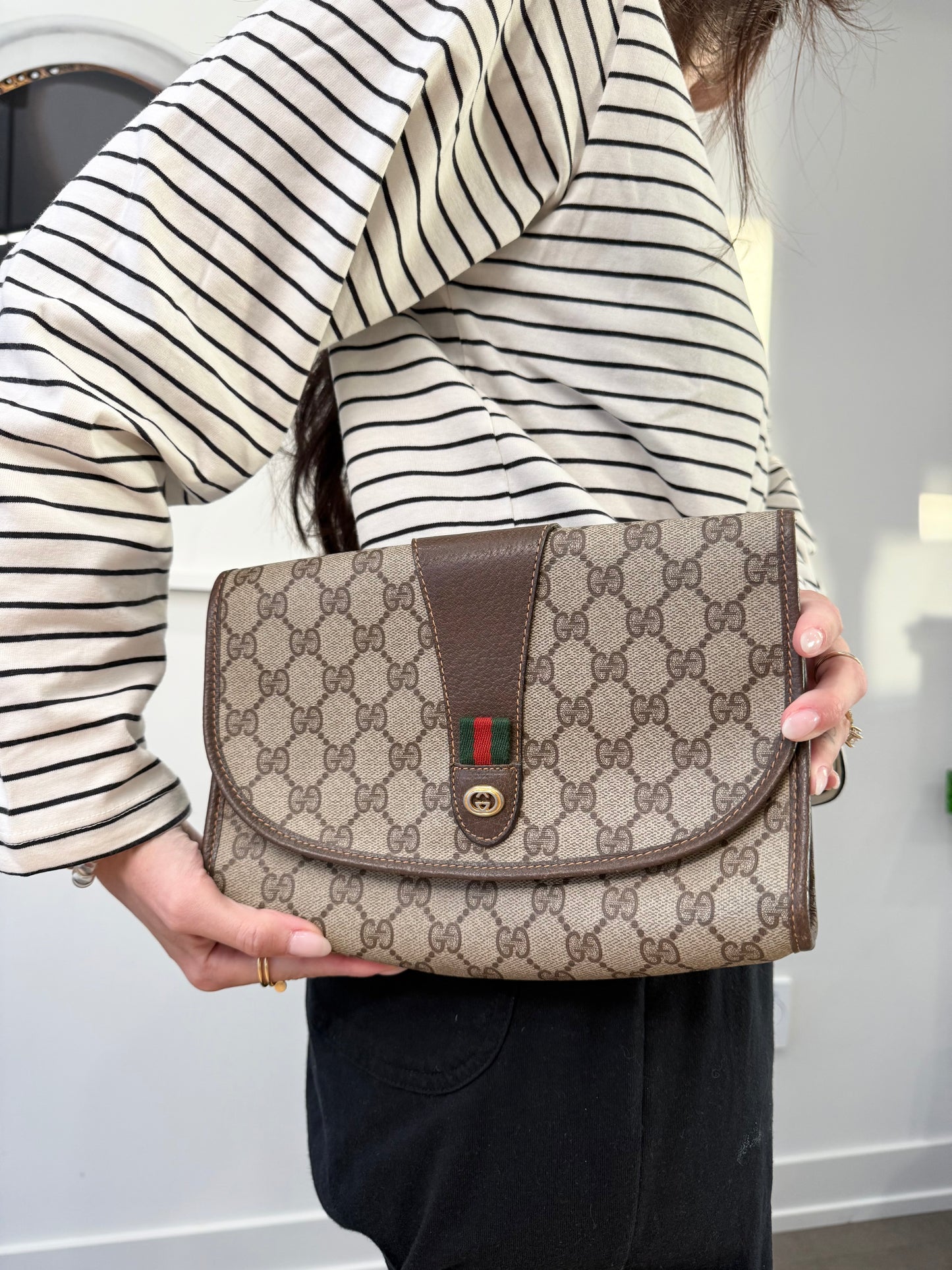 Rare Gucci Ophidia supreme magnetic closure crossbody clutch with added strap and fabric interior ! Fits phones wallets keys etc she’s clean