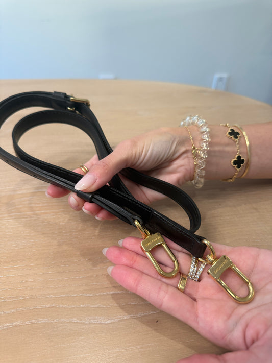 Like new Louis Vuitton adjustable black and gold strap! Attach her to any bag or pochette