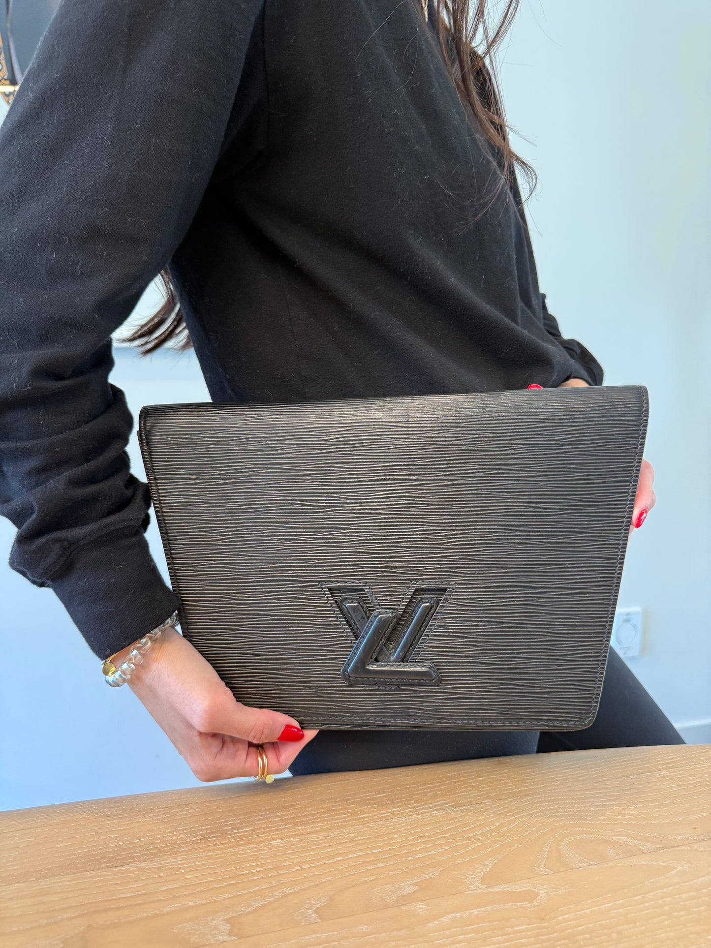 Rare Louis Vuitton epi twist GM crossbody clutch with added strap in unbelievable condition! Money green interior!