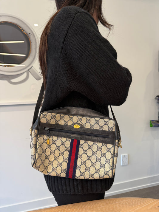 Rare Gucci blue web supreme crossbody !! Fits phones keys wallets etc