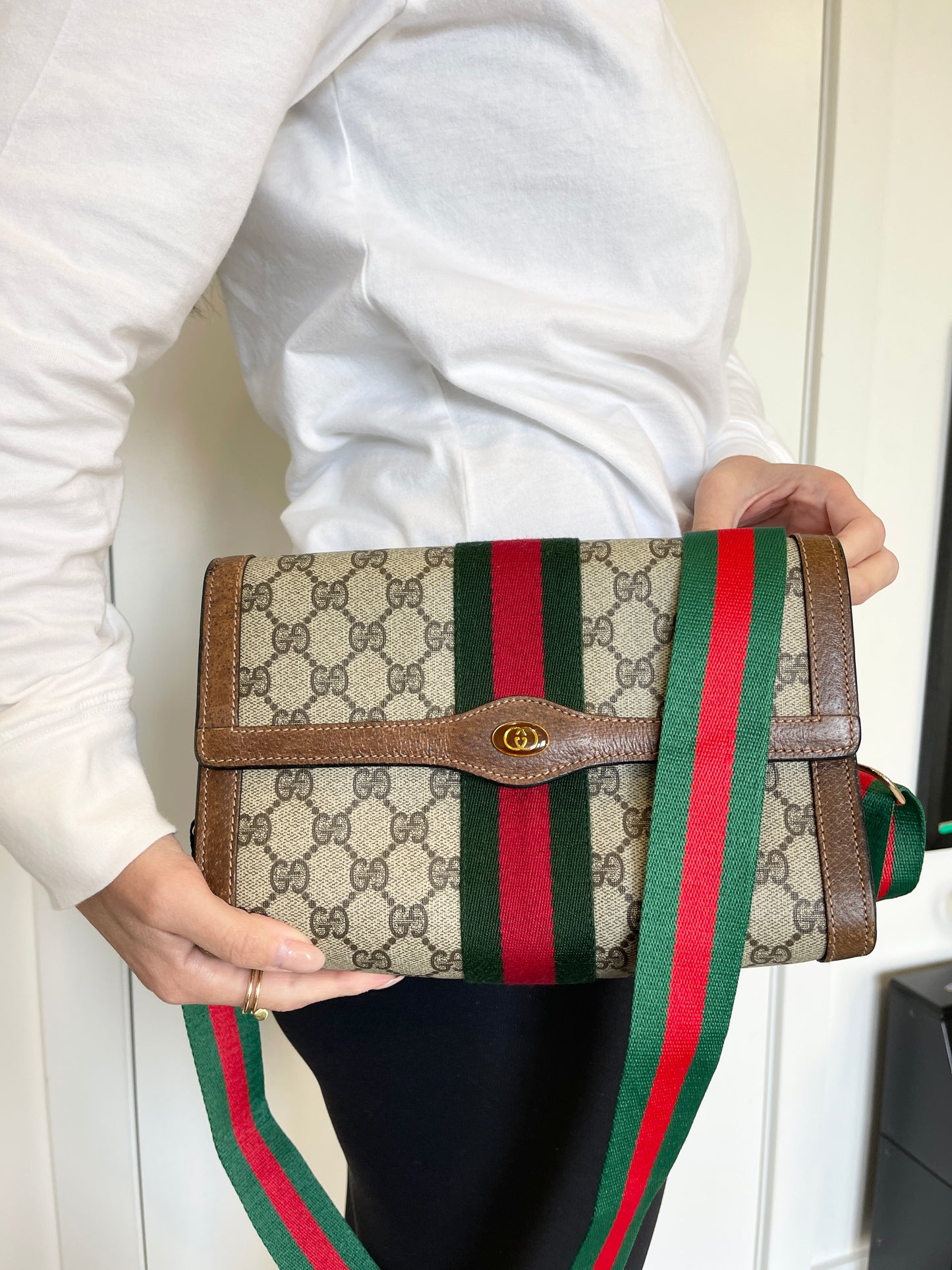 Rare Gucci Ophidia supreme crossbody clutch with strap in pristine condition