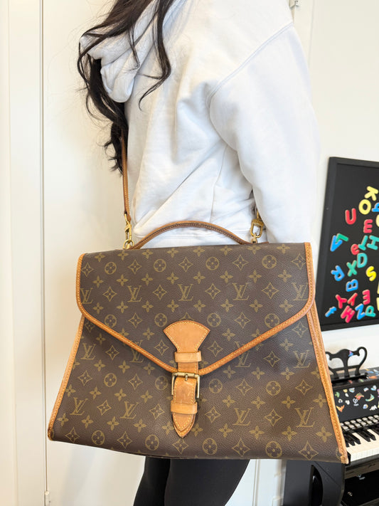 Louis Vuitton Beverly gm with original lv thick crossbody strap. Laptops documents etc  strap alone is $399 online .