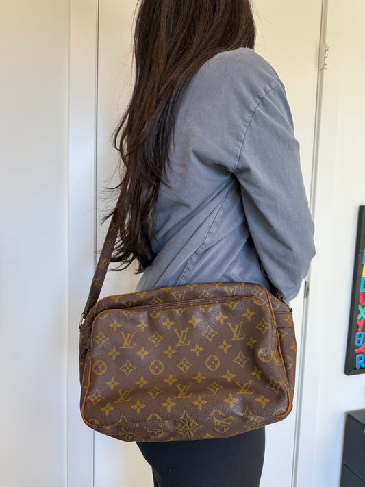 Nile and zip around wallet for Tara the beautiful!