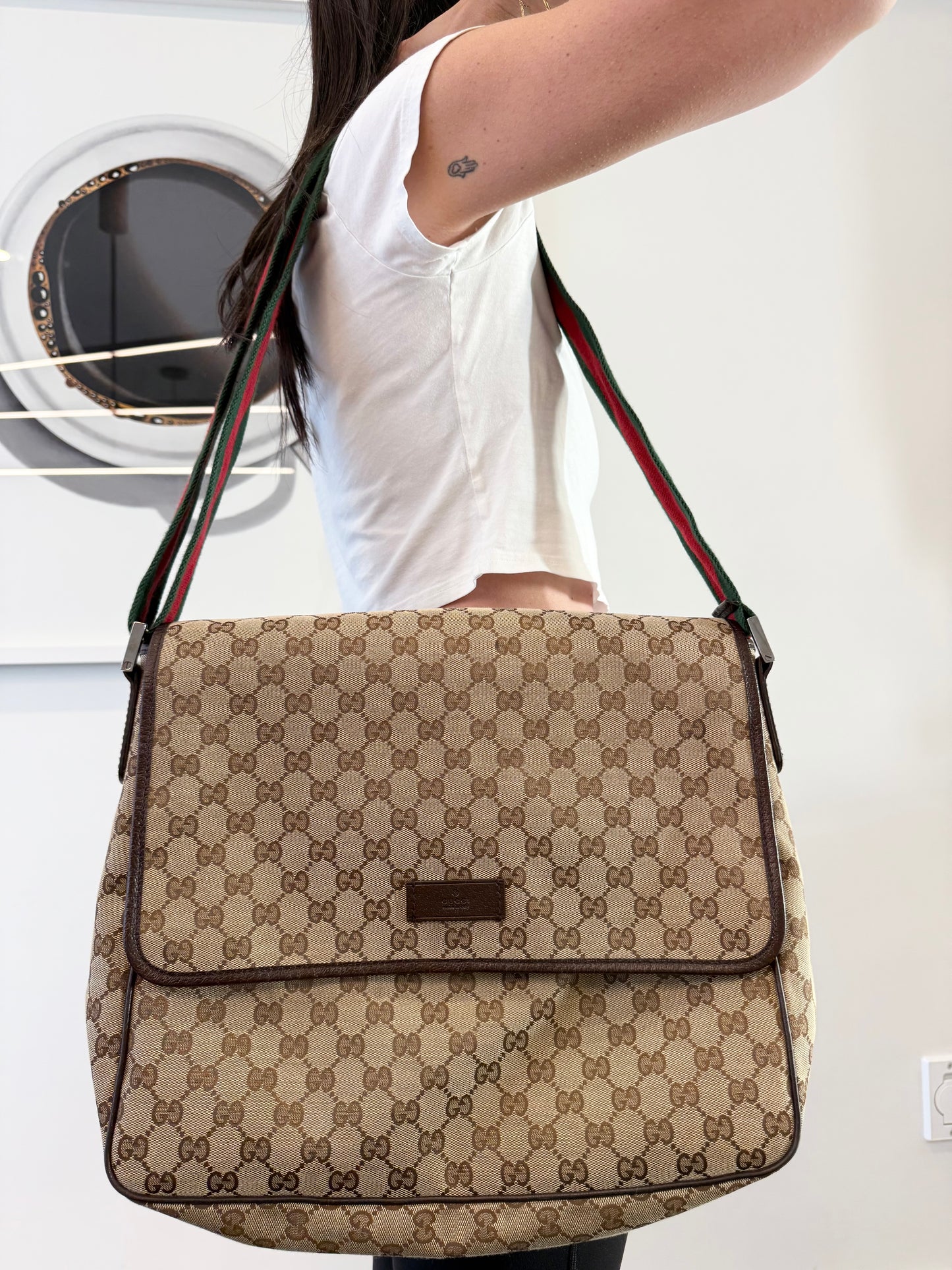 Authentic Gucci Brand new condition adjustable Ophidia strap magnetic closure large messenger diaper bag ! Retail $2800