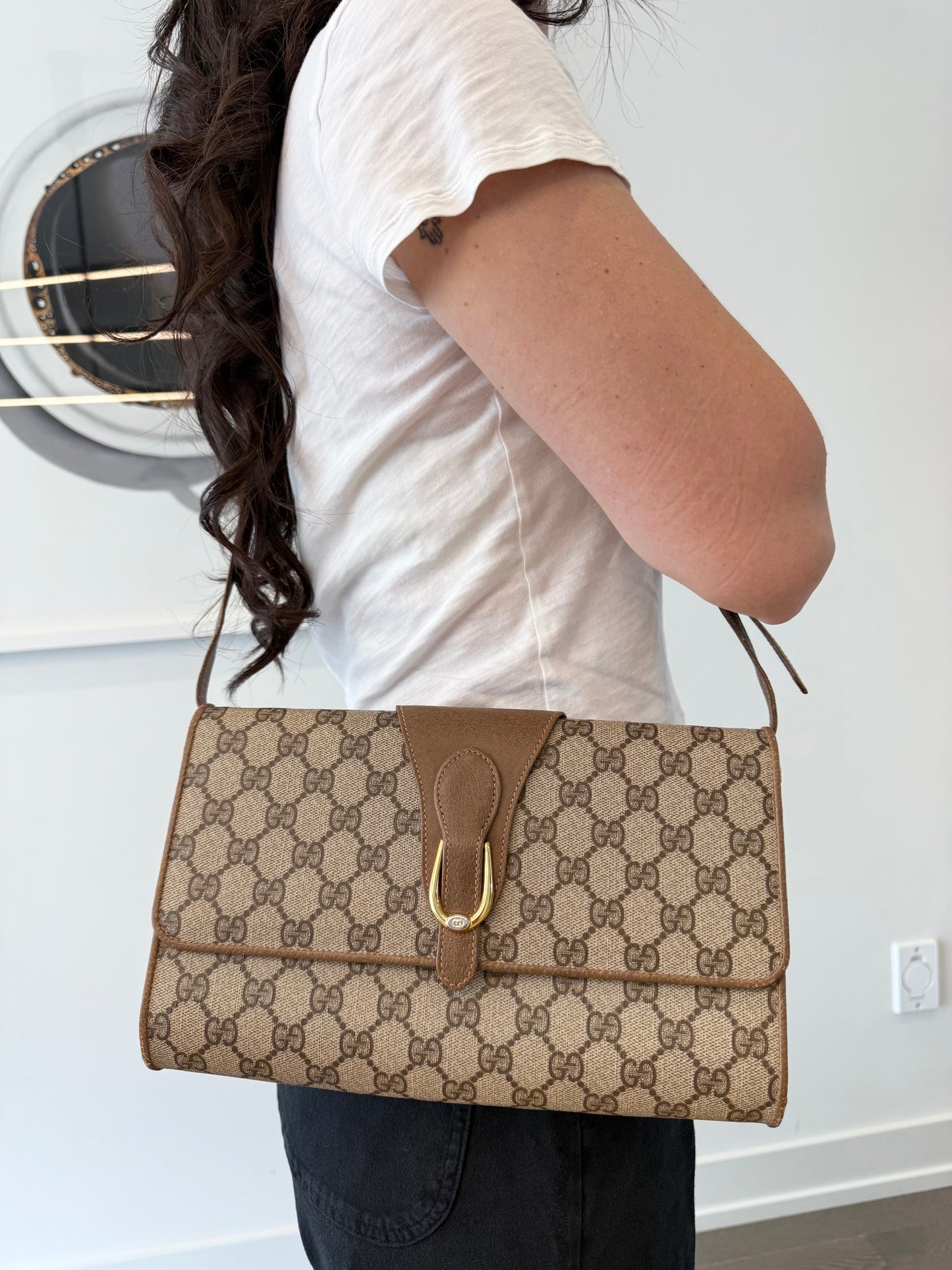 Authentic Gucci Supreme Horsbit Magnetic closure flap adjustable strap heavy duty crossbody in original dustbag!! Fits everything