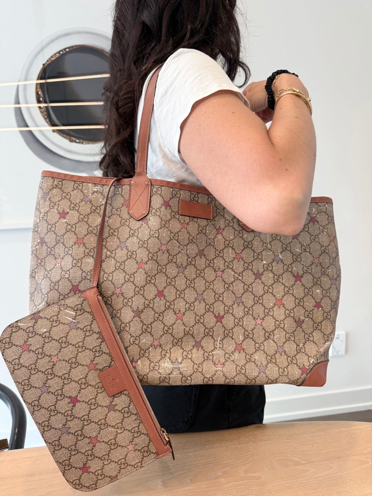 Authentic Gucci Supreme Star Chalk Tote and pochette set! No rips or tears on trim! Unbelievable condition