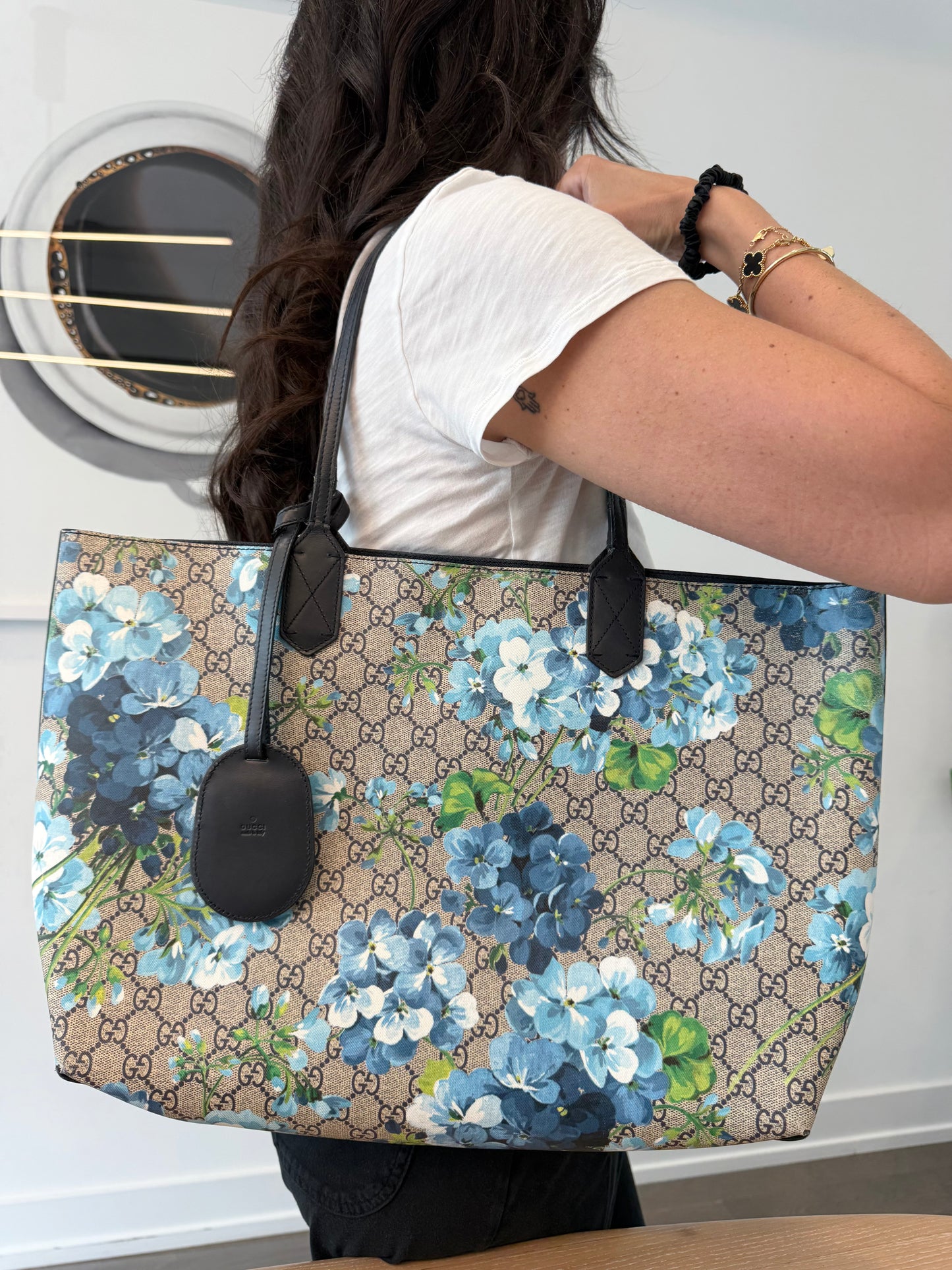 Authentic Gucci Blooms Shoulder Tote in dustbag ! Retail $3500. Gorgeous condition