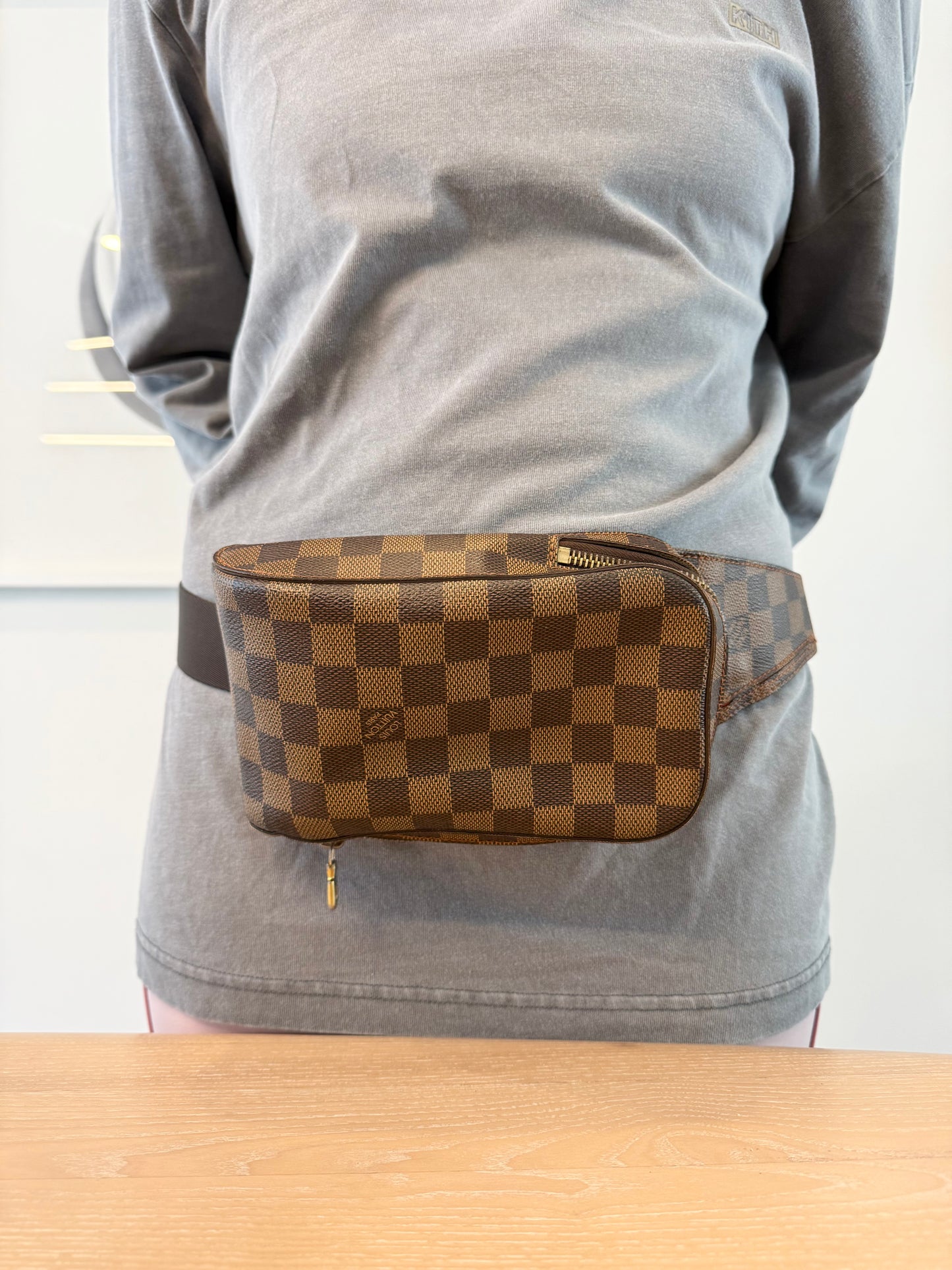 Authentic Louis Vuitton Damier Ebene adjustable strap geronimos unisex crossbody !! In dustbag gorgeous condition fits wallets phones keys makeup etc