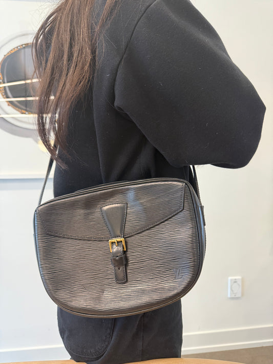 Louis Vuitton epi black / gold Juenne fille adjustable strap crossbody in gorgeous condition!! Fits phones wallets keys etc