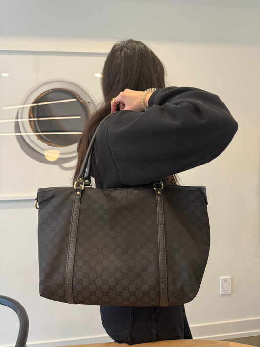 Gucci black on black magnetic closure shoulder tote no rips on trim!!! Gorgeous preloved piece for laptops etc