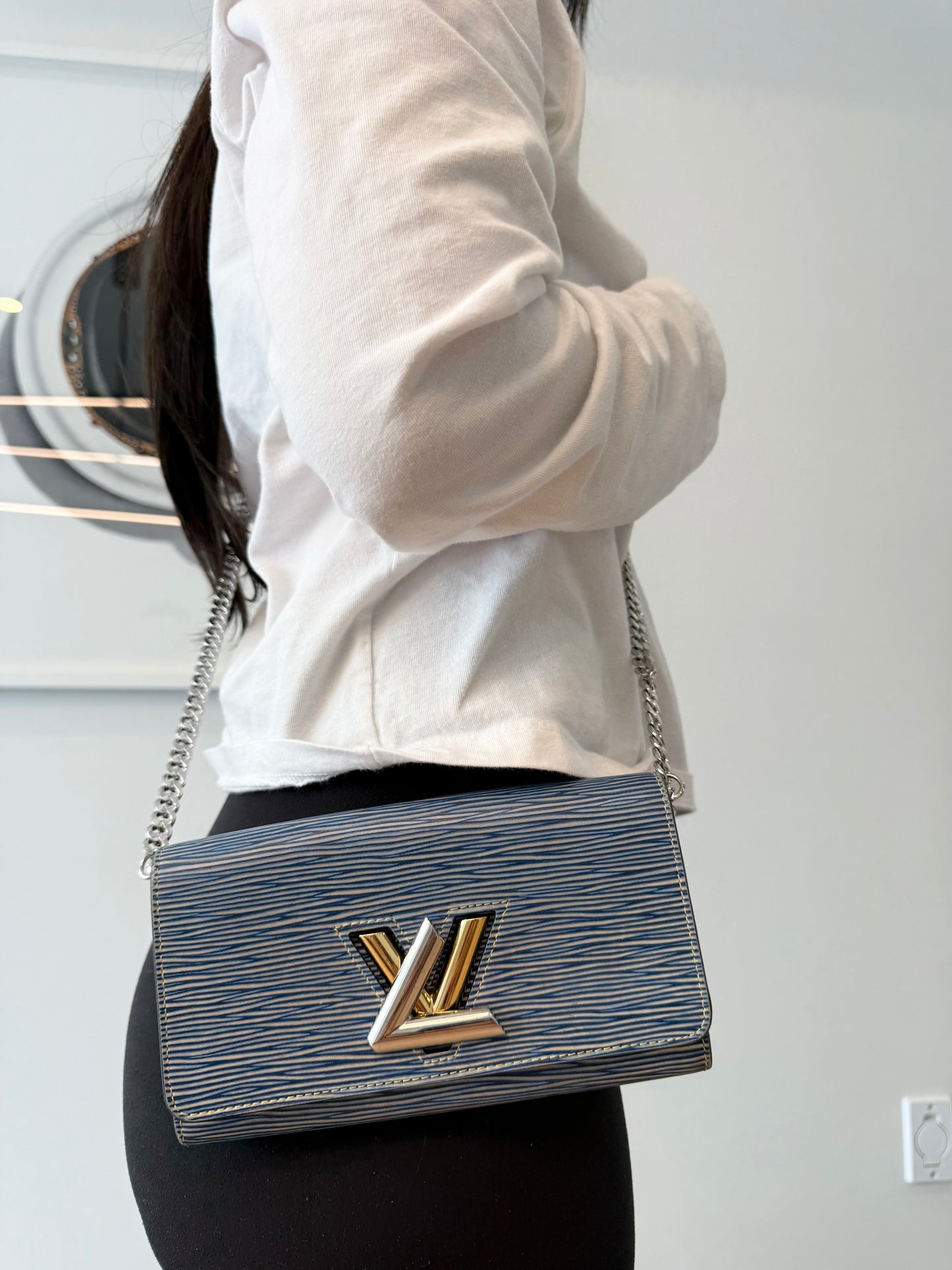 Authentic Louis Vuitton Epi Blue Bi colour twist xl wallet with added removeable strap ! Fits phones cards cash coins etc retail $1500