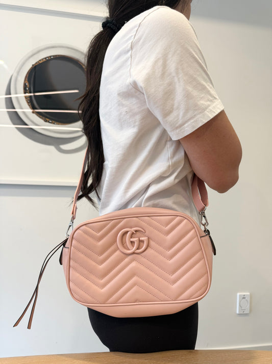 Authentic Gucci Marmont Medium camera bag ! Added generic matching strap ! Retail $2500 pristine condition watch the video