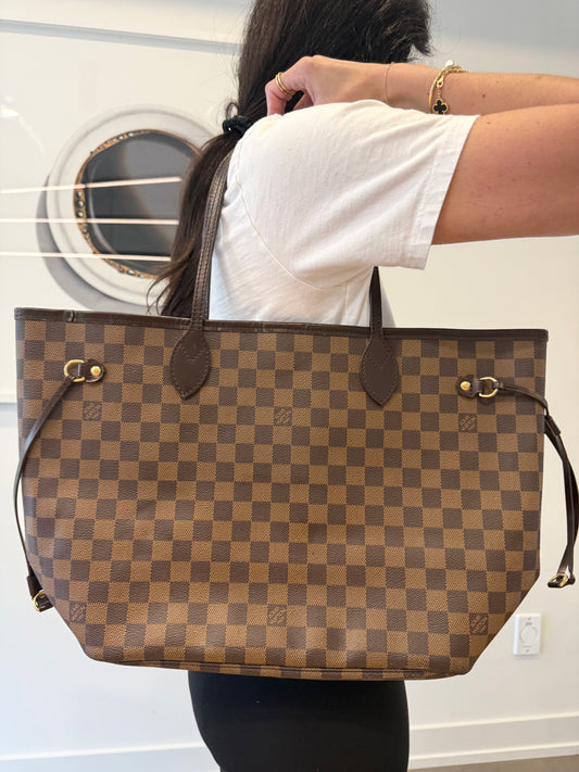 Authentic Louis Vuitton Damier Ebene Neverfull MM in absolute gorgeous condition! Cherry interior ! Retail $2800+tax