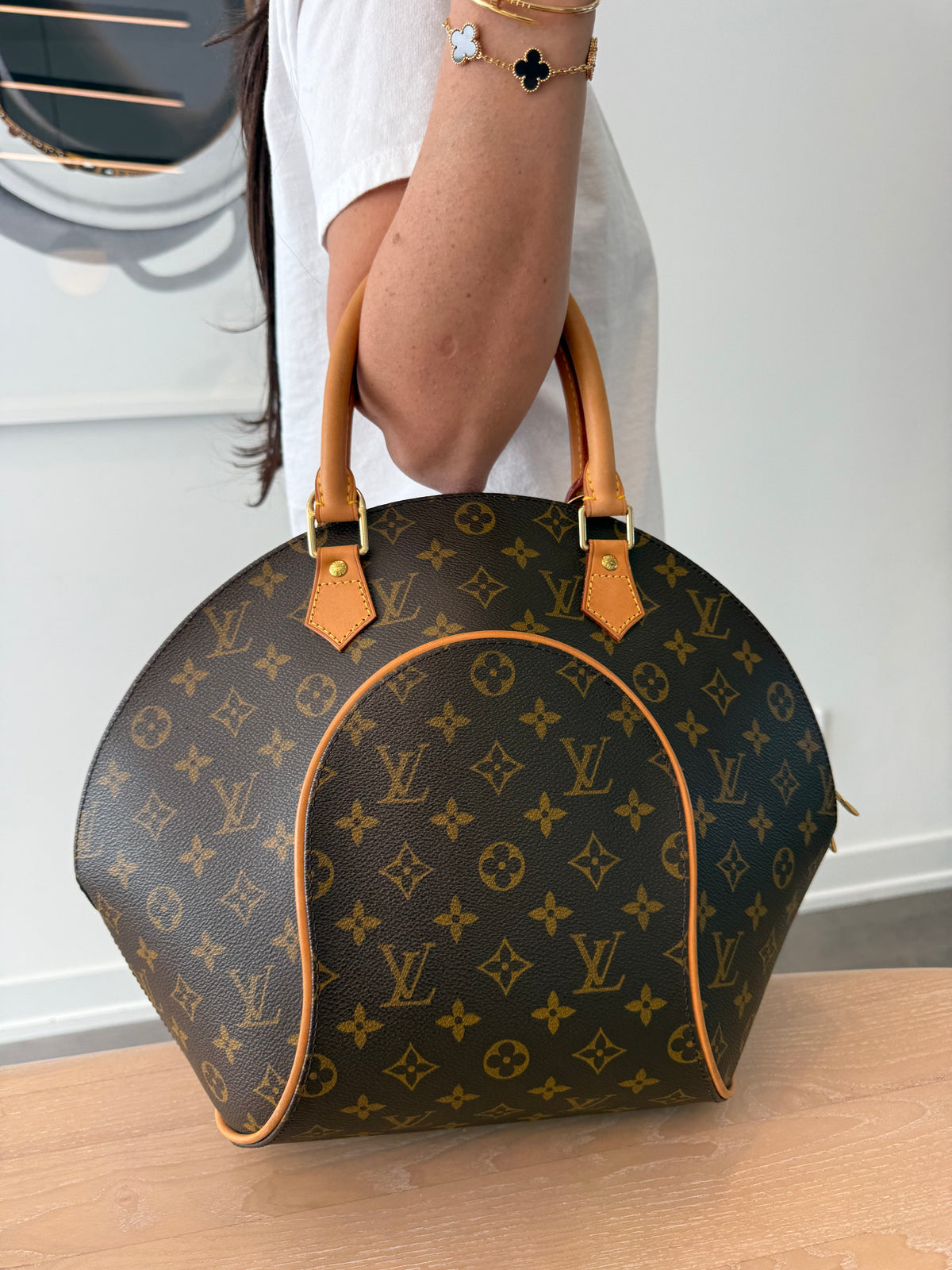 Authentic Louis Vuitton Monogram Ellipse GM top handle shoulder bag in the best condition I’ve personally ever received ! Patina Is in unbelievable shape and colour . No piping tears! Retail $3500