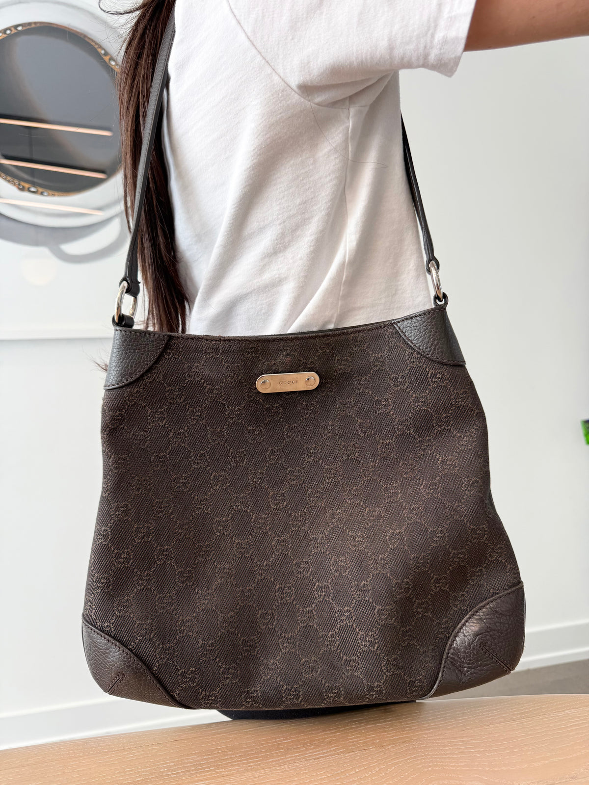 Authentic Gucci zipper top strap crossbody shoulder bag  in dustbag fits a lot !!