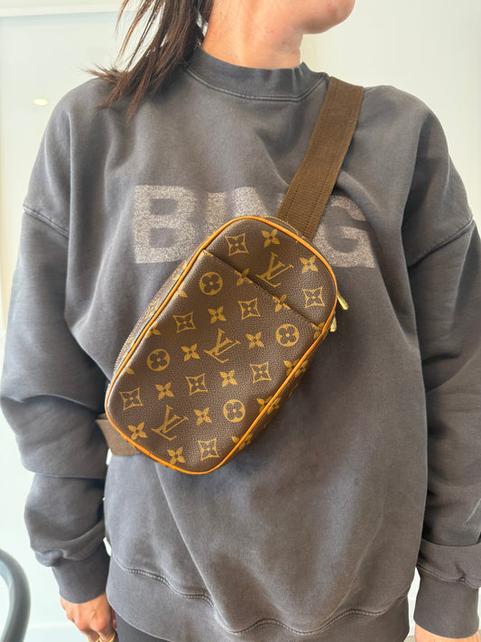 Louis Vuitton unisex gange adjustable strap crossbody waistbag fits phones wallets keys cardholders makeup etc