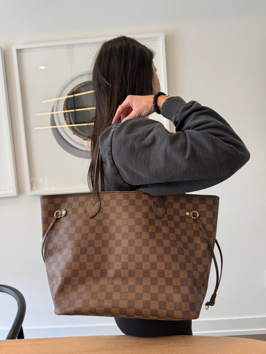 Louis Vuitton damier ebene cherry interior neverfull mm with no rips on the trim in gorgeous condition retail $2720