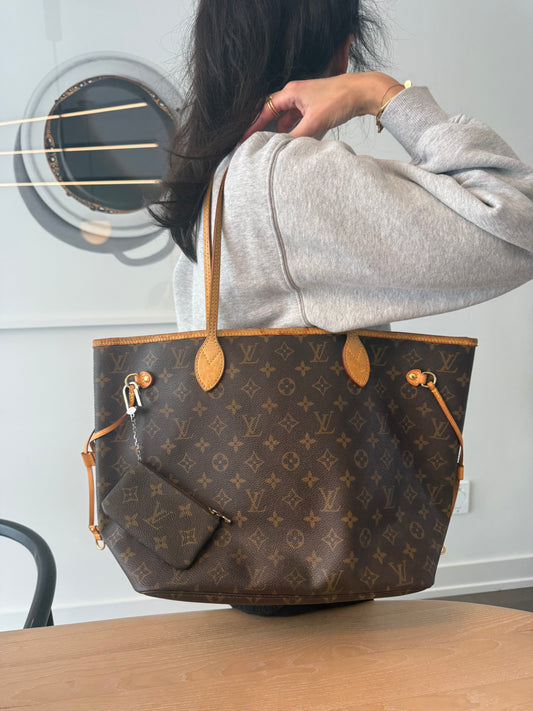 Louis Vuitton monogram neverfull MM in gorgeous condition with matching monogram cles coin card holder ! Retail $2720 plus tax !