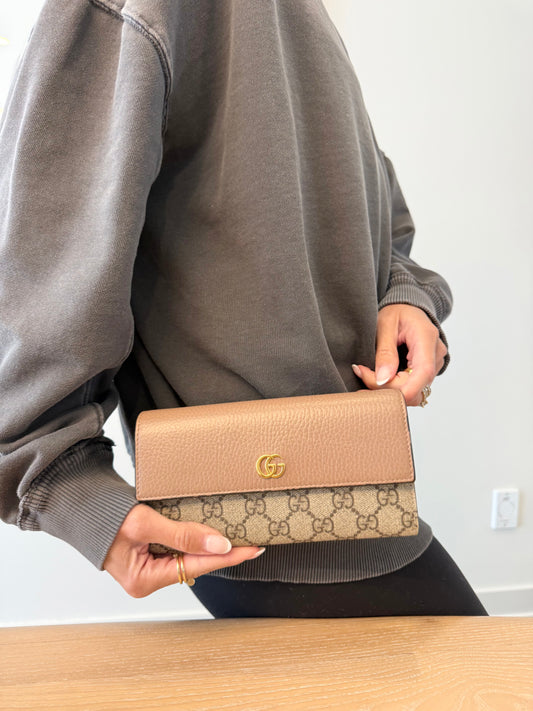 Authentic Gucci supreme marmont nude wallet with added removeable strap like new in box retail $1310 plus tax fits all phones