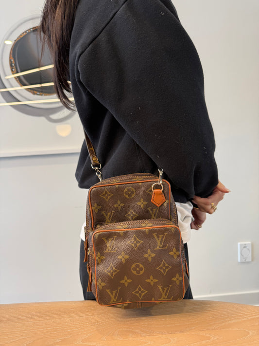 Louis Vuitton Amazon with removeable original strap in gorgeous condition fits phones keys etc