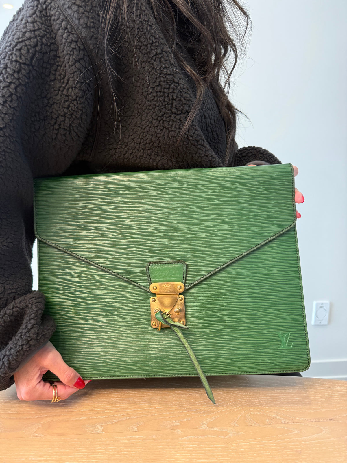 Authentic Louis Vuitton Epi serviette briefcase document clutch with original key and dustbag!