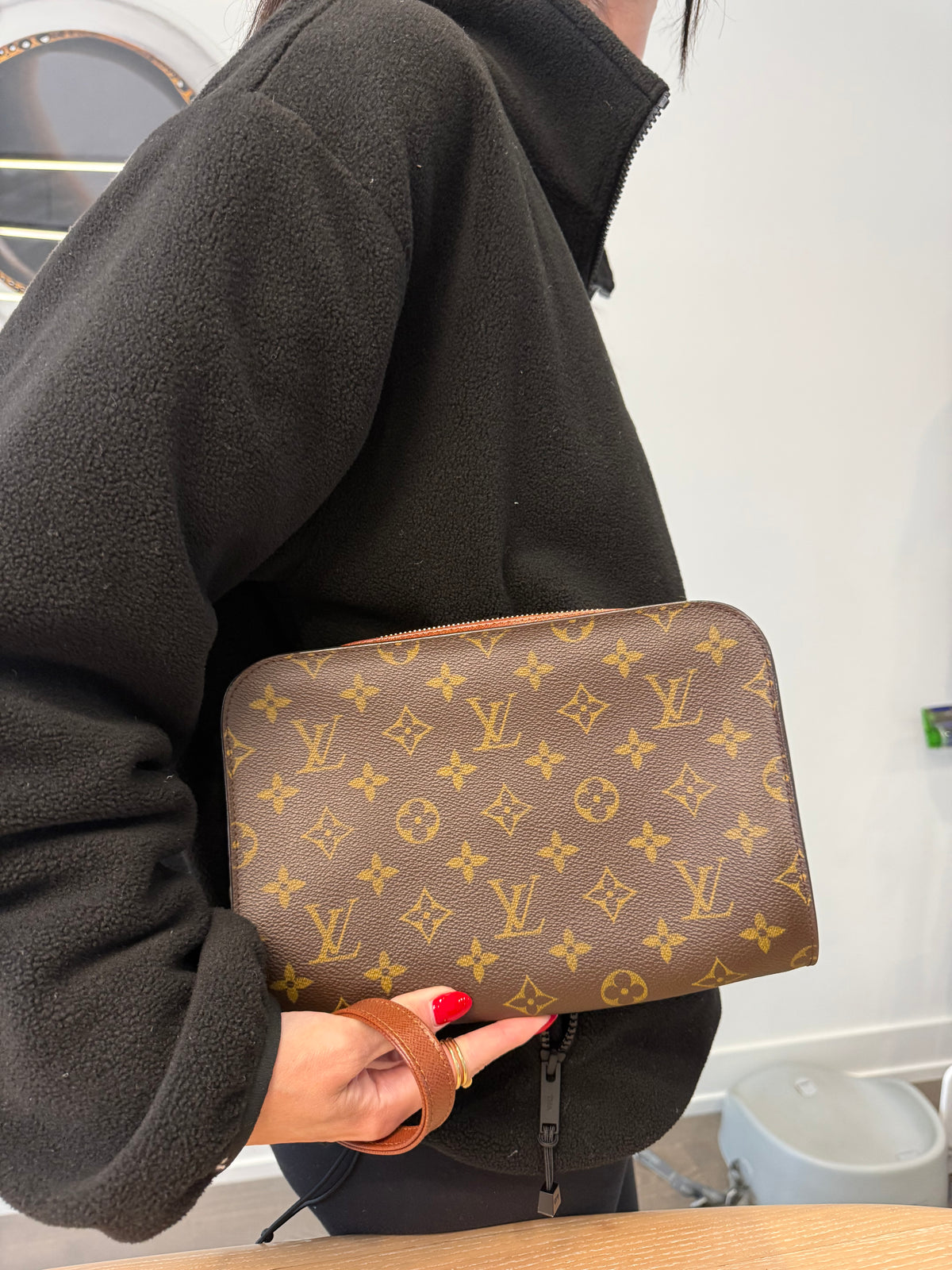 Authentic Louis Vuitton monogram orsay in the best preloved condition I’ve ever recieved