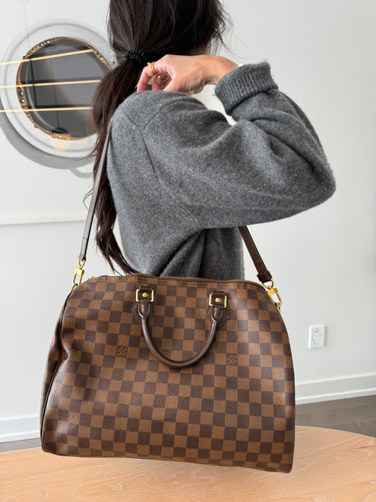 Louis Vuitton damier ebene speedy 35 bandolier with adjustable original strap original lock and key. Retail over $3000 with tax !