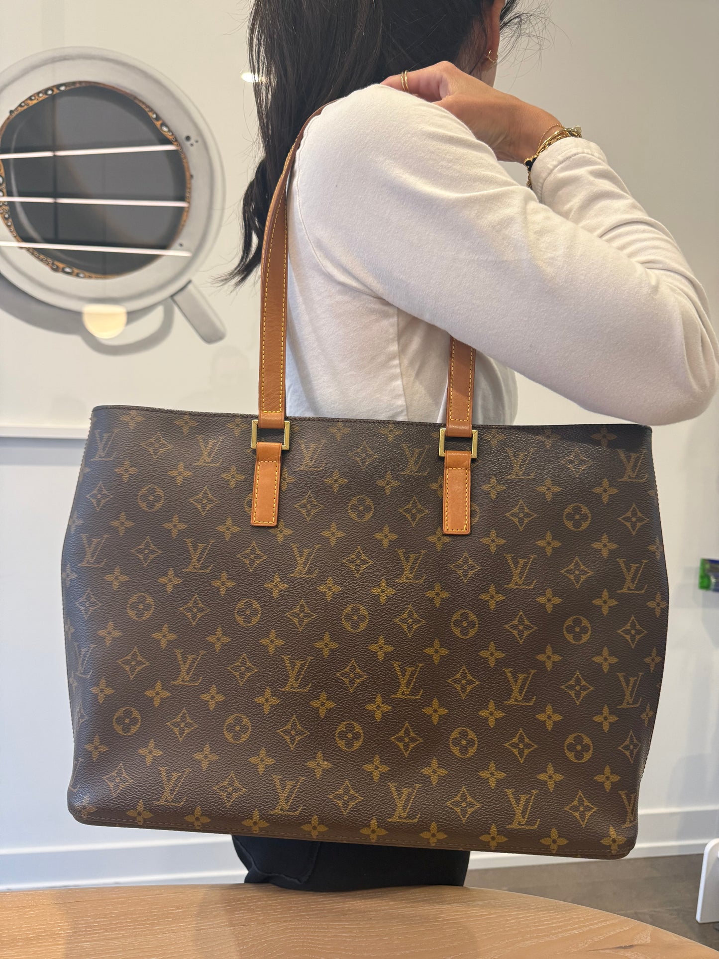 Louis Vuitton Monogram zipper top luco shoulder tote in absolute pristine condition inside and out with dustbag! Fits everything from laptops to clothes to documents etc