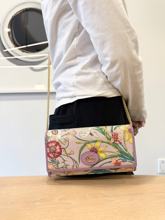Limited Edition Gucci floral purple trim original chain WOC with mirror inside ! Original dustbag original chain original box ! Fits phones keys cards cash coins etc Limited print!