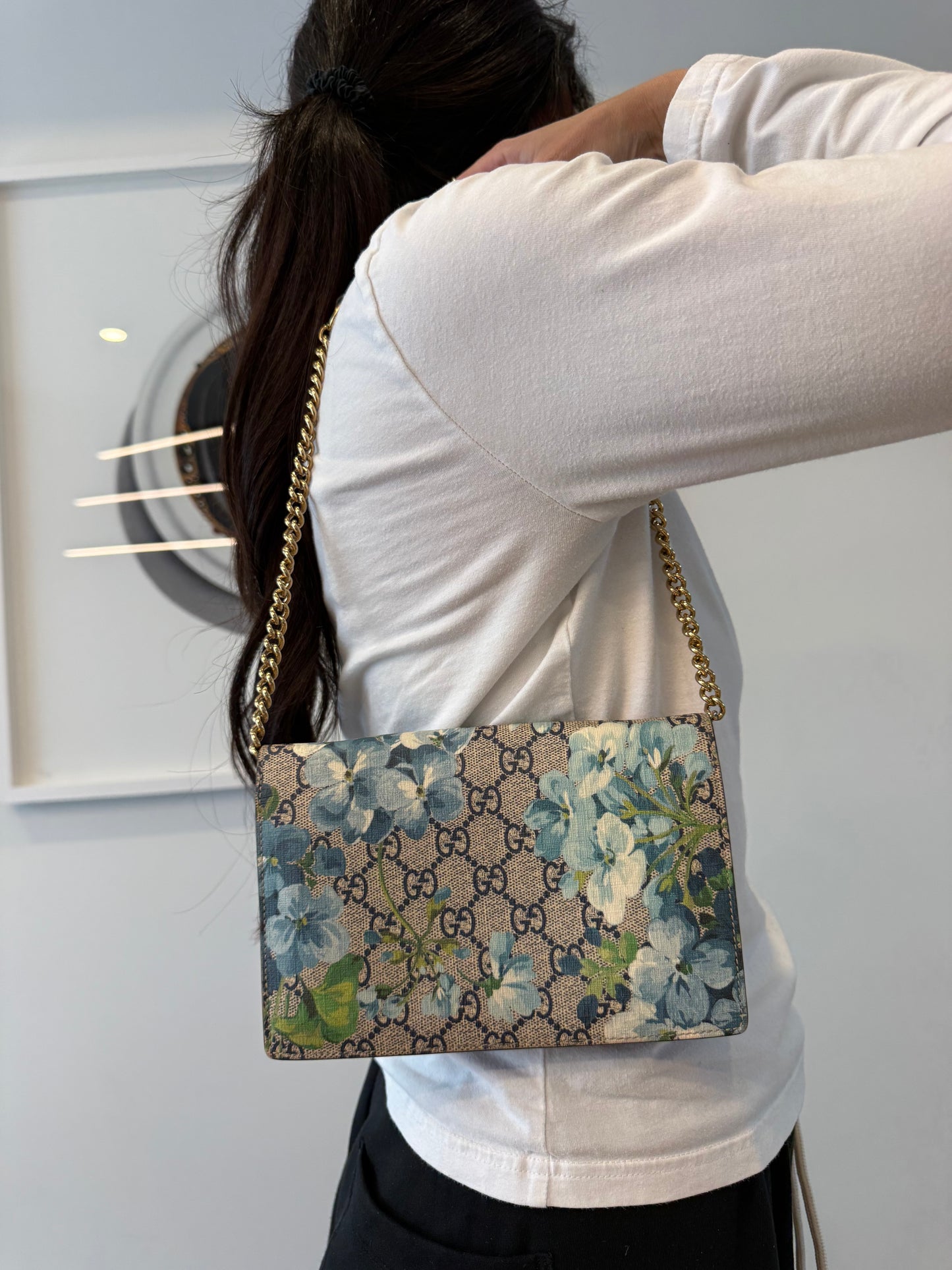 Gucci blooms original shoulder bag woc in box absolutely pristine with added crossbody strap ! Retail $2500