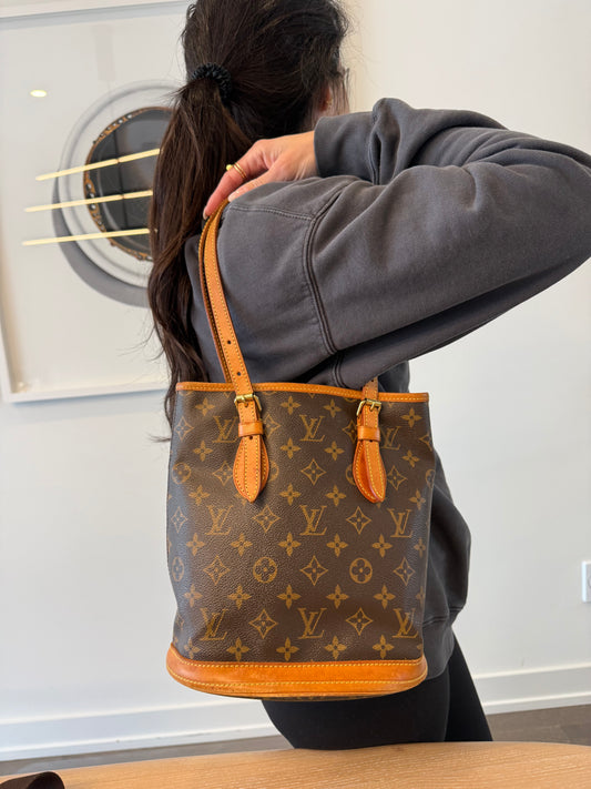 Stunning Condition Louis Vuitton Bucket PM ! Fits a lot !