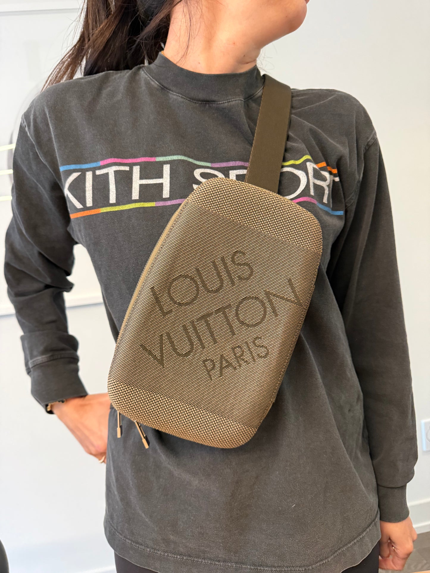 Rare Unisex Louis Vuitton Geant adjustable strap crossbody organizer fits phones cards cash coins makeup etc