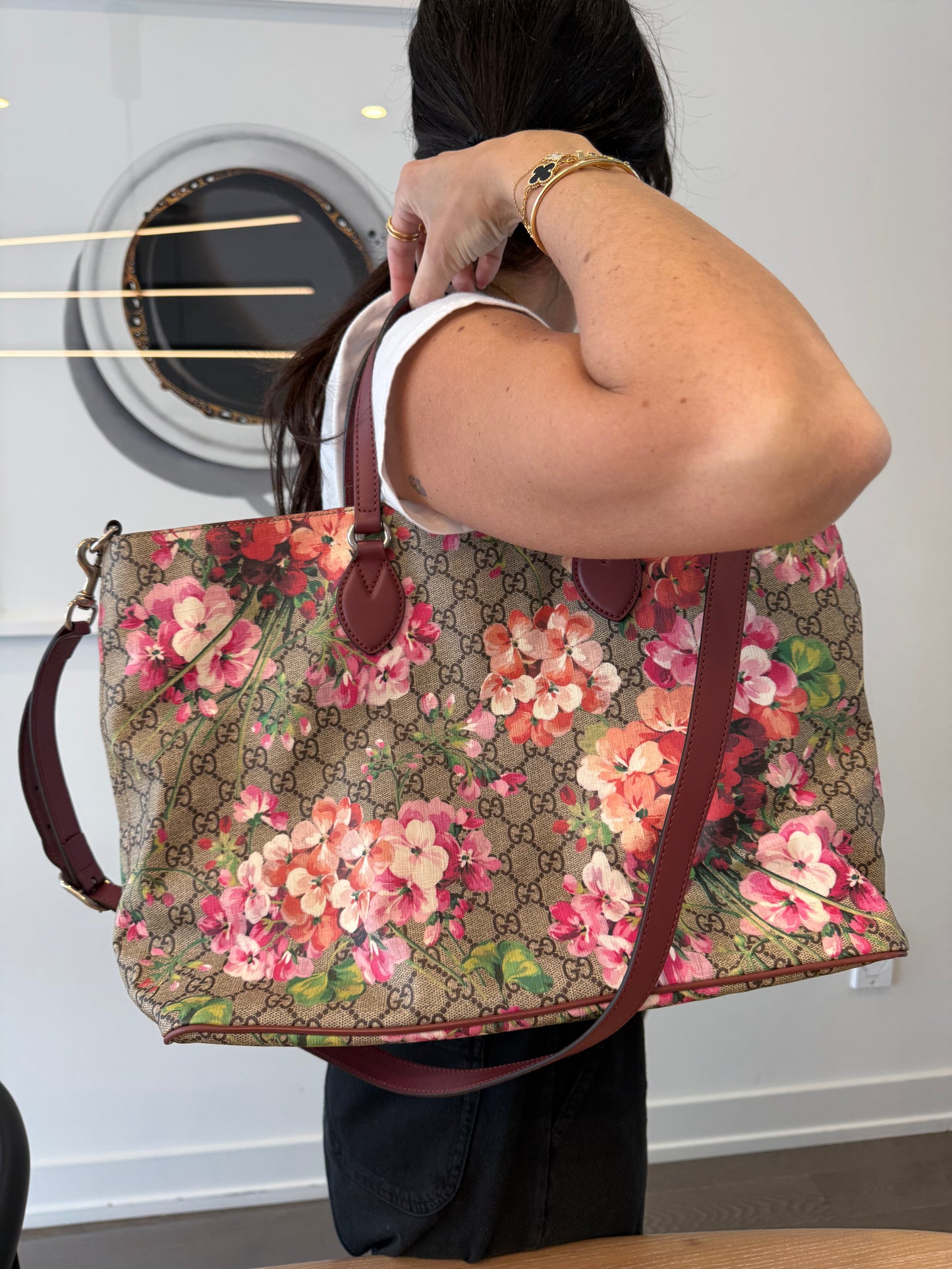 Rare Gucci Floral magnetic closure shoulder tote used for crossbody shoulder and wrist! With original box original dustbag ! This retailed for $3500 NEW she’s absolutely stunning condition. She also comes with the matching $975 zip around wallet FREE