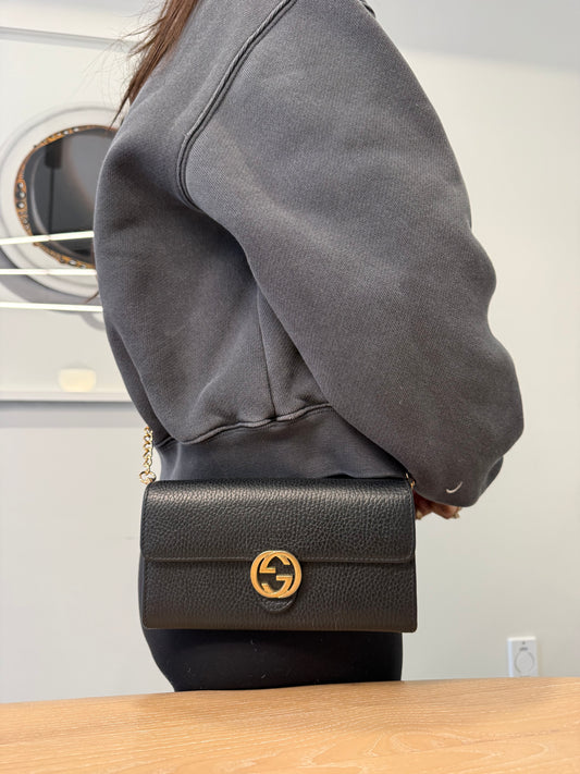 Rare Gucci SoHo flap wallet with added removeable crossbody strap ! Fits phones etc retail $1100