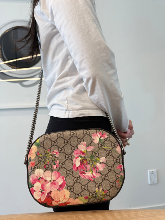 Authentic Gucci Bloom Floral Silver Hardwear Medium Crossbody Bag retail $2500 fits phones wallets keys makeup etc