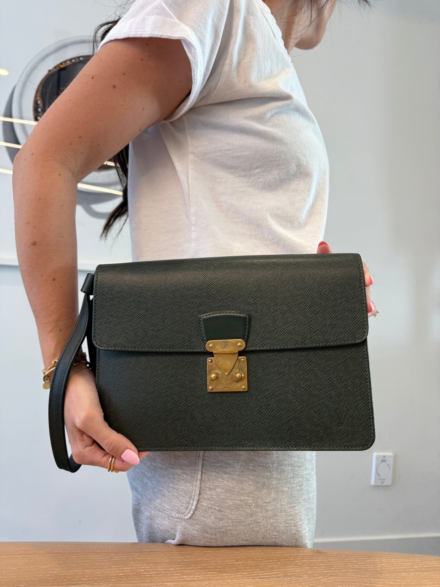 Authentic Louis Vuitton Epi Taiga Money Green gorgeous crossbody clutch with added removeable strap fits phones wallets keys makeup etc