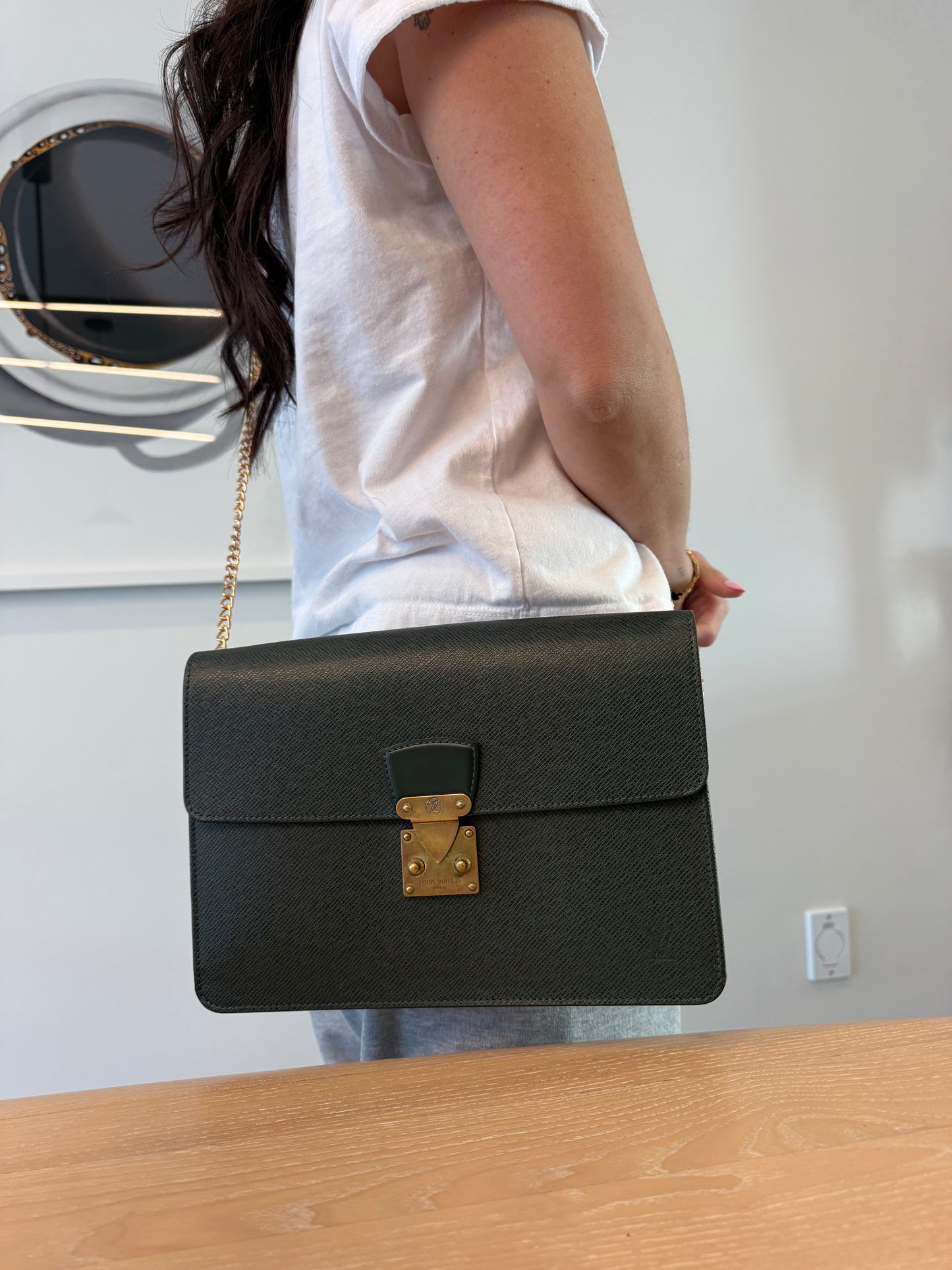 Authentic Louis Vuitton Epi Taiga Money Green gorgeous crossbody clutch with added removeable strap fits phones wallets keys makeup etc